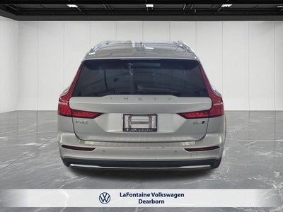 2025 Volvo V60 Cross Country B5 Plus
