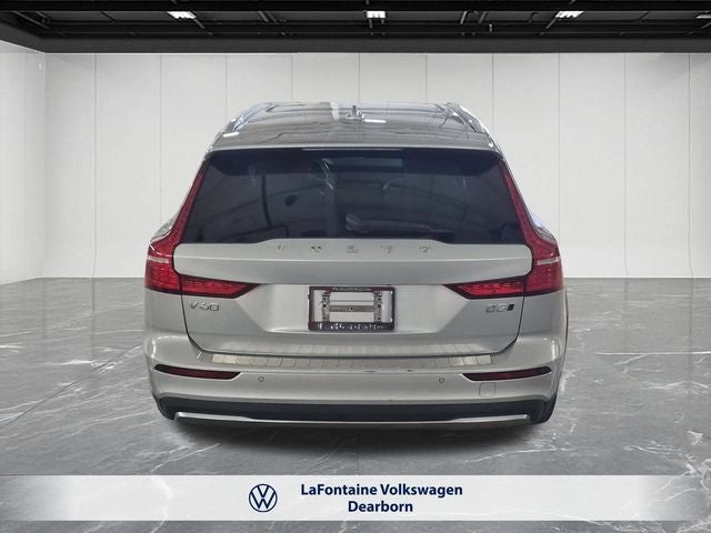 2025 Volvo V60 Cross Country B5 Plus