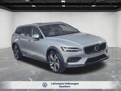2025 Volvo V60 Cross Country B5 Plus