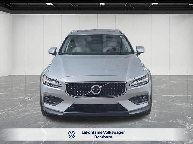 2025 Volvo V60 Cross Country B5 Plus