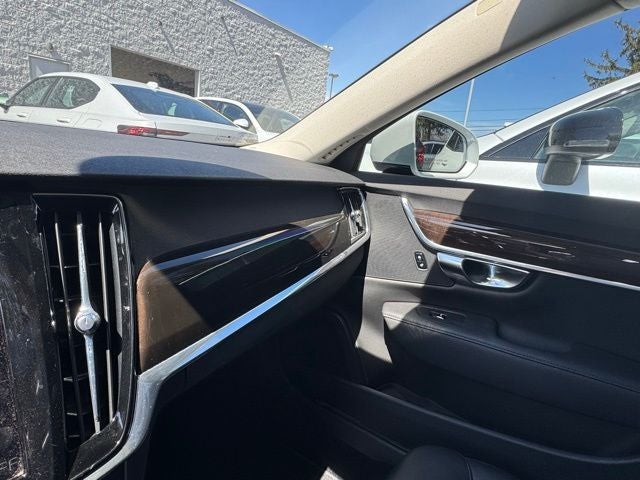2018 Volvo S90 T6 Momentum