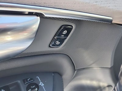 2026 Volvo XC90 B6 Plus 6-Seater