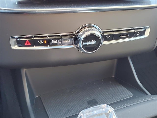 2026 Volvo XC90 B6 Plus 6-Seater