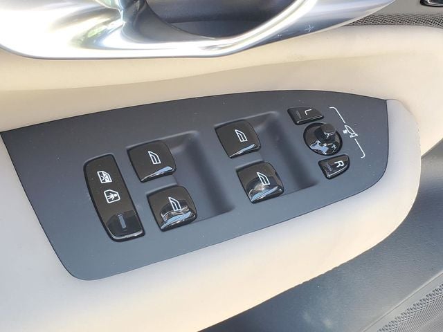 2026 Volvo XC90 B6 Plus 6-Seater