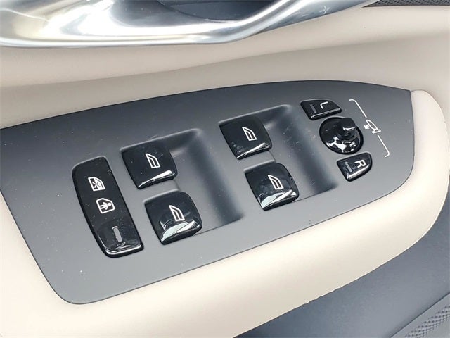 2026 Volvo XC90 B6 Plus 6-Seater