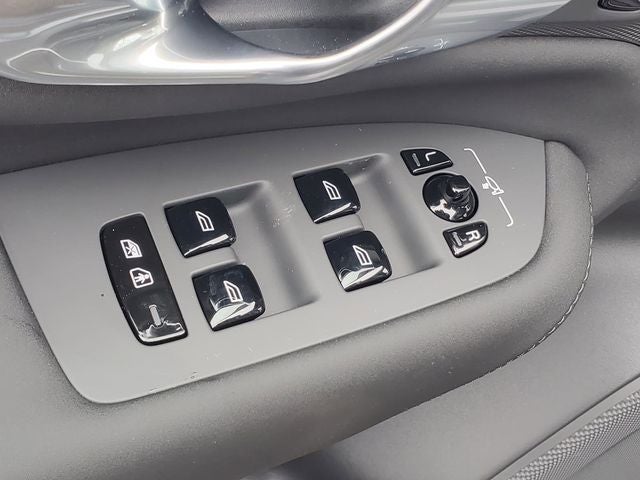 2026 Volvo XC90 B6 Plus 6-Seater