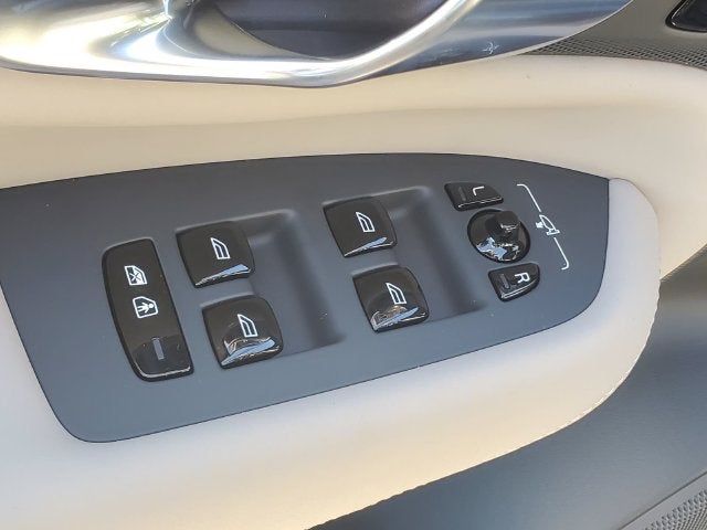 2027 Volvo XC90 B6 Plus 7-Seater