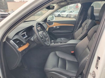 2024 Volvo XC90 B6 Plus Bright Theme