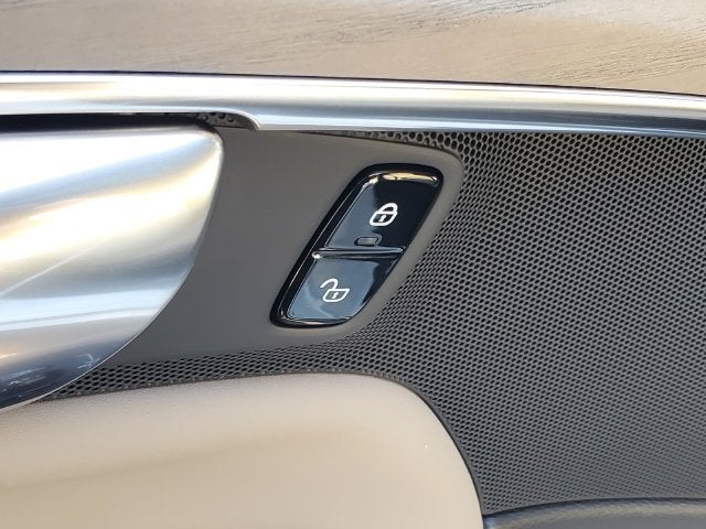 2027 Volvo XC90 B6 Plus 7-Seater