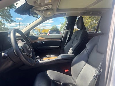 2024 Volvo XC90 B6 Plus Bright Theme