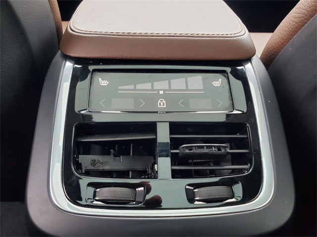 2024 Volvo XC90 B6 Plus Bright Theme