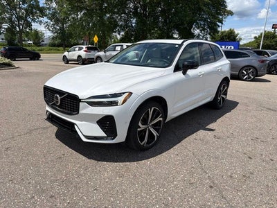 2023 Volvo XC60 B6 Ultimate Dark Theme