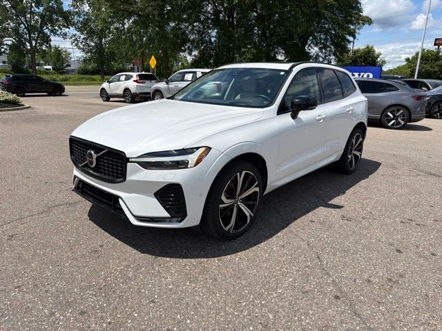 2023 Volvo XC60 B6 Ultimate Dark Theme