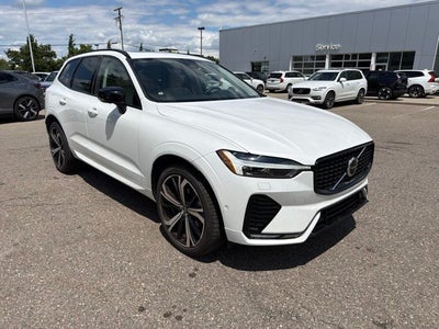 2023 Volvo XC60 B6 Ultimate Dark Theme