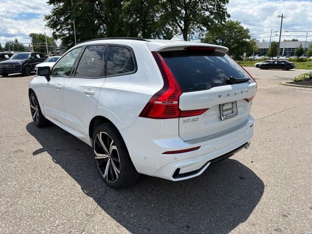 2023 Volvo XC60 B6 Ultimate Dark Theme