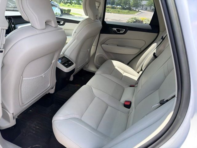 2023 Volvo XC60 B6 Ultimate Dark Theme