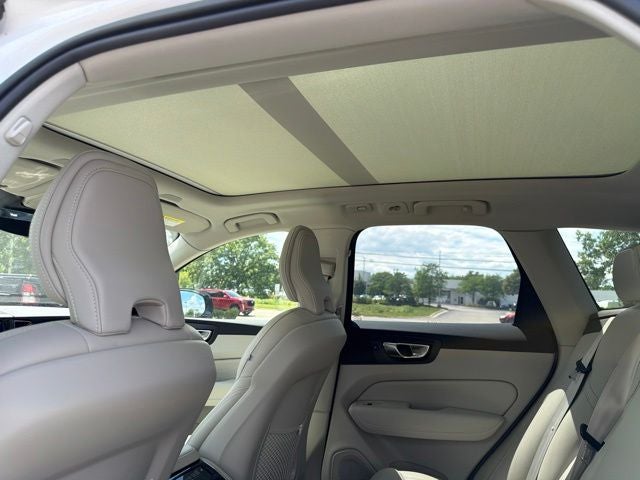2023 Volvo XC60 B6 Ultimate Dark Theme