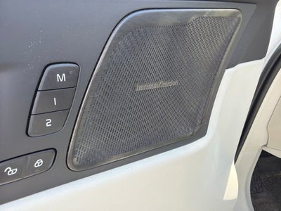 2023 Volvo XC60 B6 Ultimate Dark Theme