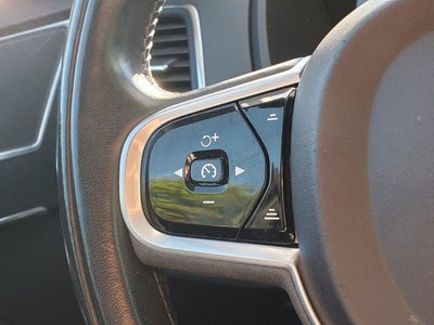 2020 Volvo XC90 T6 Momentum