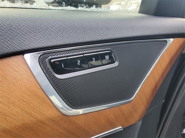 2021 Volvo XC90 T6 Momentum 6-Seat