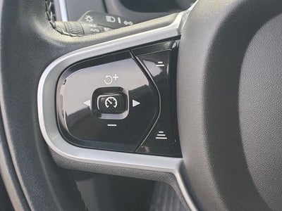 2021 Volvo XC90 T6 Momentum 6-Seat