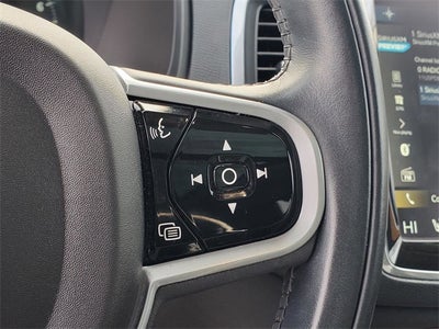 2021 Volvo XC90 T6 Momentum 6-Seat