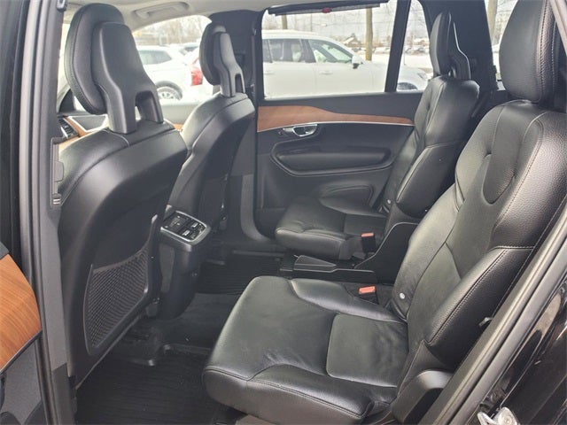 2021 Volvo XC90 T6 Momentum 6-Seat