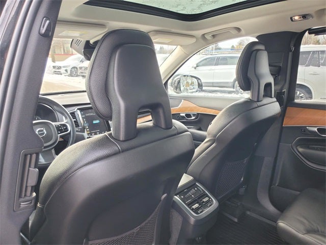 2021 Volvo XC90 T6 Momentum 6-Seat