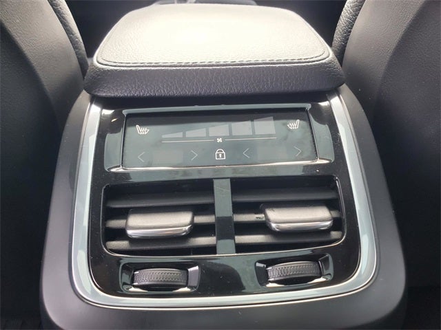 2021 Volvo XC90 T6 Momentum 6-Seat