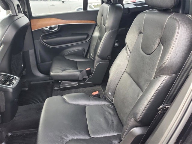 2021 Volvo XC90 T6 Momentum 6-Seat