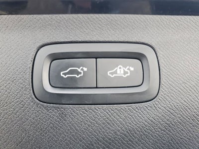 2021 Volvo XC90 T6 Momentum 6-Seat