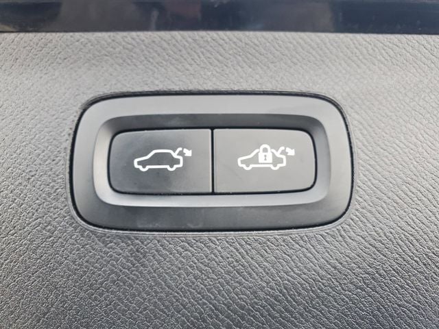 2021 Volvo XC90 T6 Momentum 6-Seat