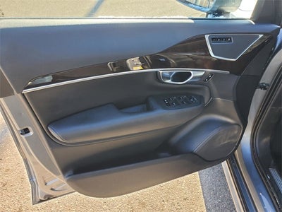 2019 Volvo XC90 T6 Momentum