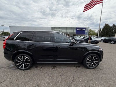 2020 Volvo XC90 T6 Momentum