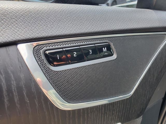 2020 Volvo XC90 T6 Momentum