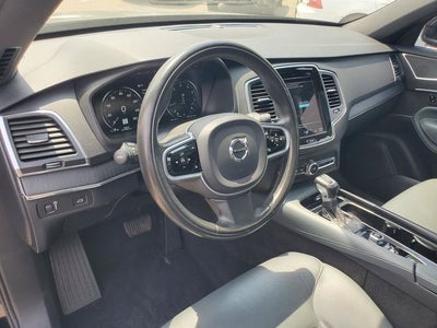 2020 Volvo XC90 T6 Momentum