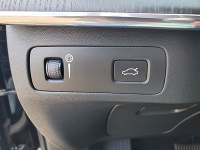 2020 Volvo XC90 T6 Momentum
