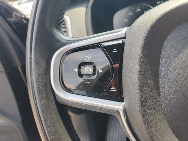 2020 Volvo XC90 T6 Momentum
