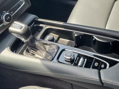 2020 Volvo XC90 T6 Momentum
