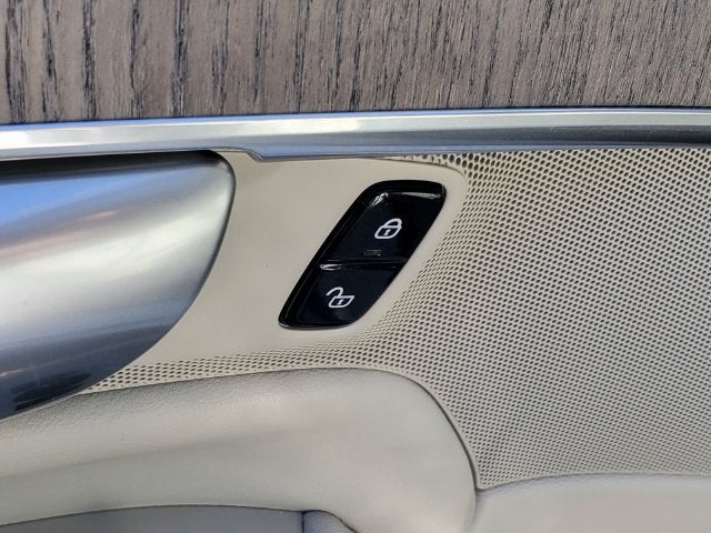 2024 Volvo XC90 Recharge Plug-In Hybrid T8 Plus Bright Theme 7 Passenger