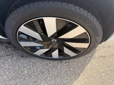 2024 Volvo XC90 Recharge Plug-In Hybrid T8 Plus Bright Theme 7 Passenger