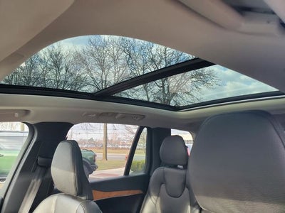 2023 Volvo XC90 Recharge Plug-In Hybrid T8 Plus Dark Theme 7 Passenger