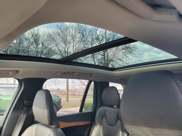 2023 Volvo XC90 Recharge Plug-In Hybrid T8 Plus Dark Theme 7 Passenger