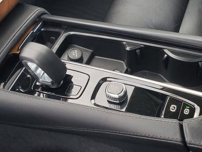 2023 Volvo XC90 Recharge Plug-In Hybrid T8 Plus Dark Theme 7 Passenger