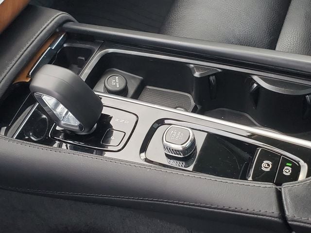 2023 Volvo XC90 Recharge Plug-In Hybrid T8 Plus Dark Theme 7 Passenger