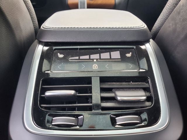 2023 Volvo XC90 Recharge Plug-In Hybrid T8 Plus Dark Theme 7 Passenger