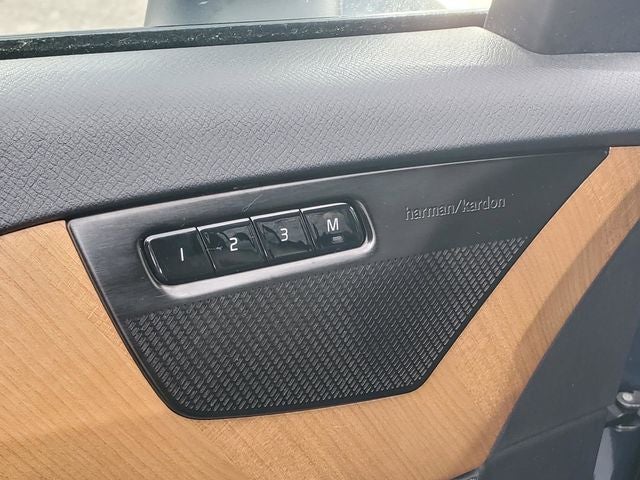 2023 Volvo XC90 Recharge Plug-In Hybrid T8 Plus Dark Theme 7 Passenger