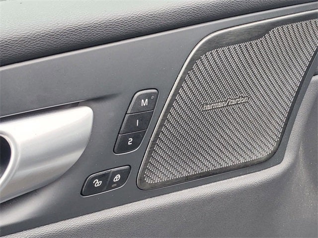 2024 Volvo XC60 Recharge Plug-In Hybrid T8 Plus Dark Theme