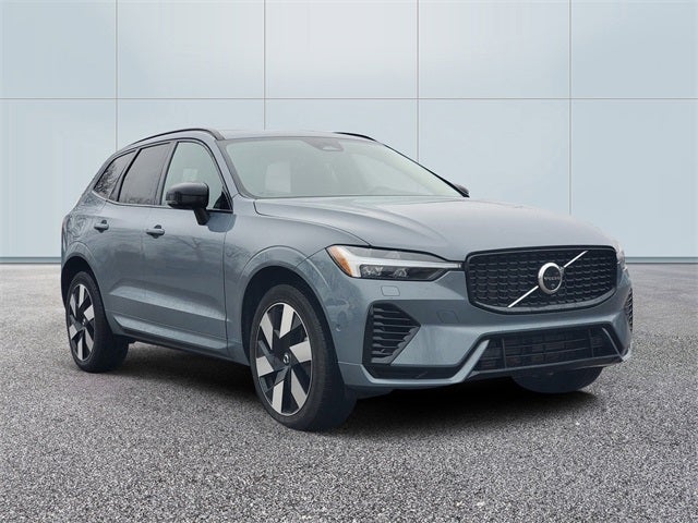 2024 Volvo XC60 Recharge Plug-In Hybrid T8 Plus Dark Theme