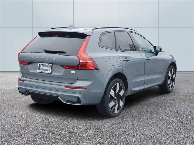 2024 Volvo XC60 Recharge Plug-In Hybrid T8 Plus Dark Theme